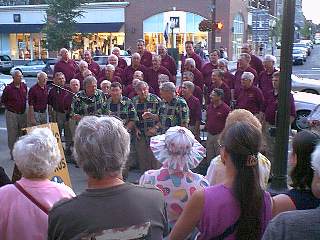 Racing City Chorus performs
