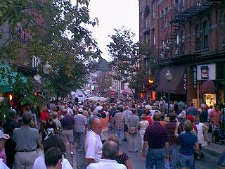 Crowd on Caroline St